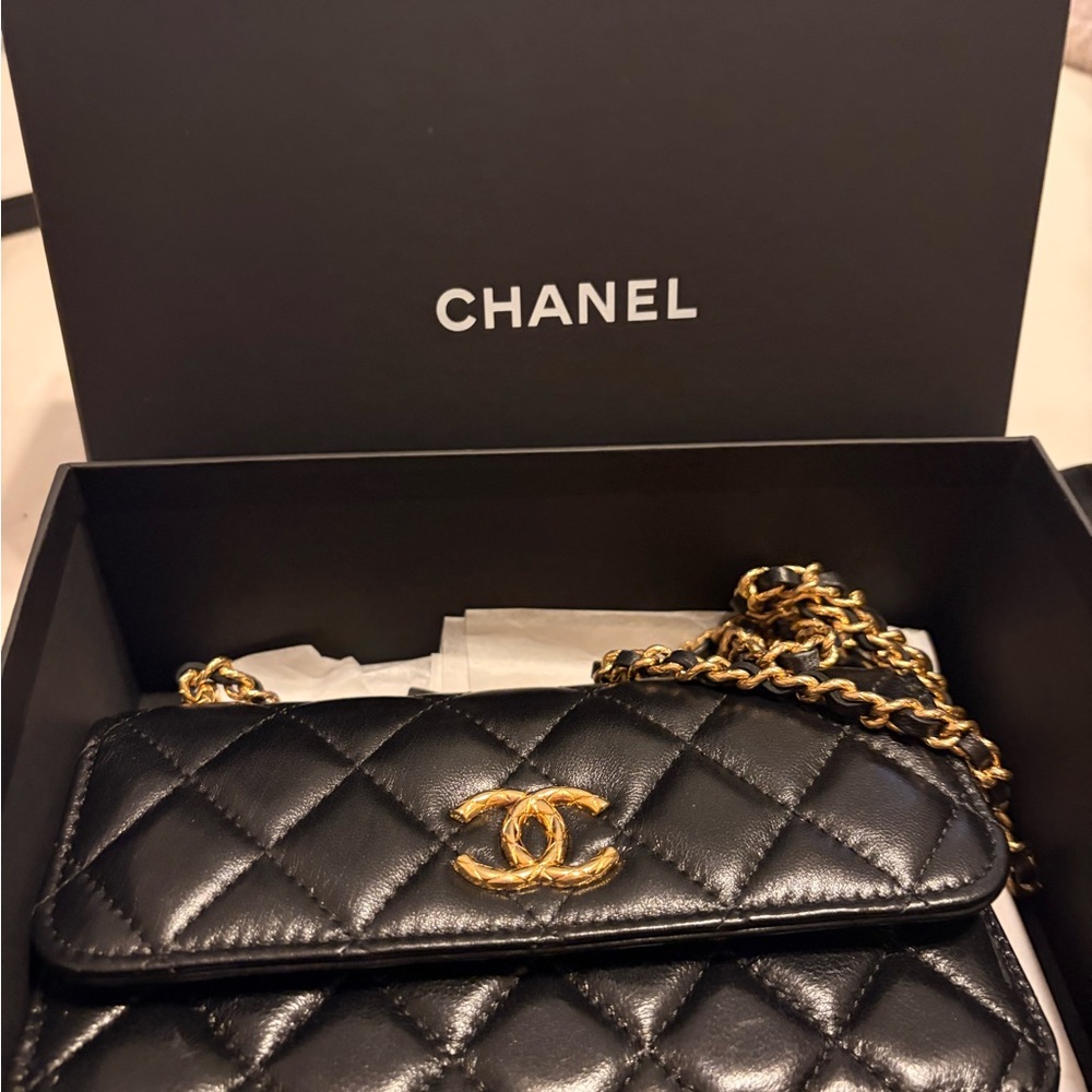 Chanel Black Quilted Mini Bag with Gold Chain - Picture 2 of 11